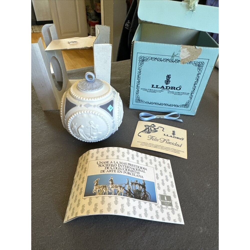 NOS 1988 Lladro Bola Navidad Porcelain Christmas Ornament Blue White 1603 w/box